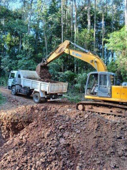 La Municipalidad de Salto Encantado continúa ejecutando trabajos de mantenimiento y mejoramiento de caminos